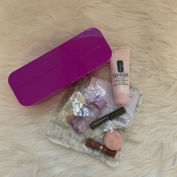 💝 Clinique Bonus Gift Item Set - Picture 2 of 4